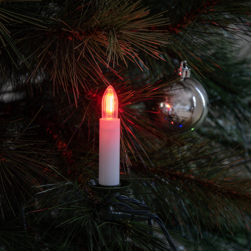 Eine Kerze der Lichterkette in Nahaufnahme