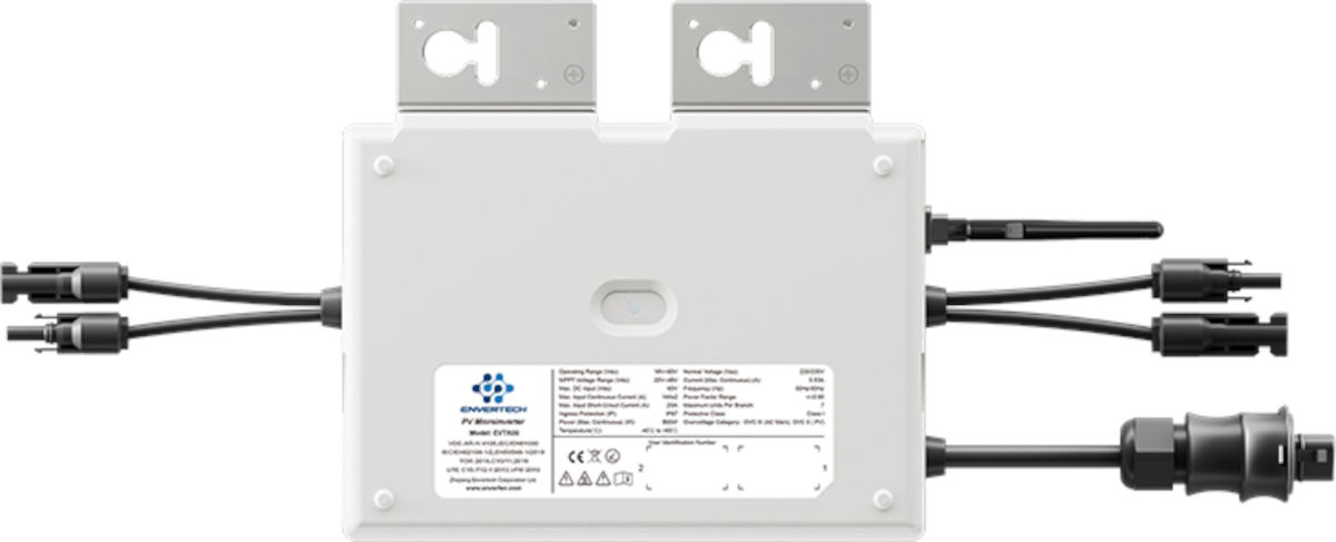 Wechselrichter Envertech EVT800, Frontalansicht, auf weißem Hintergrund